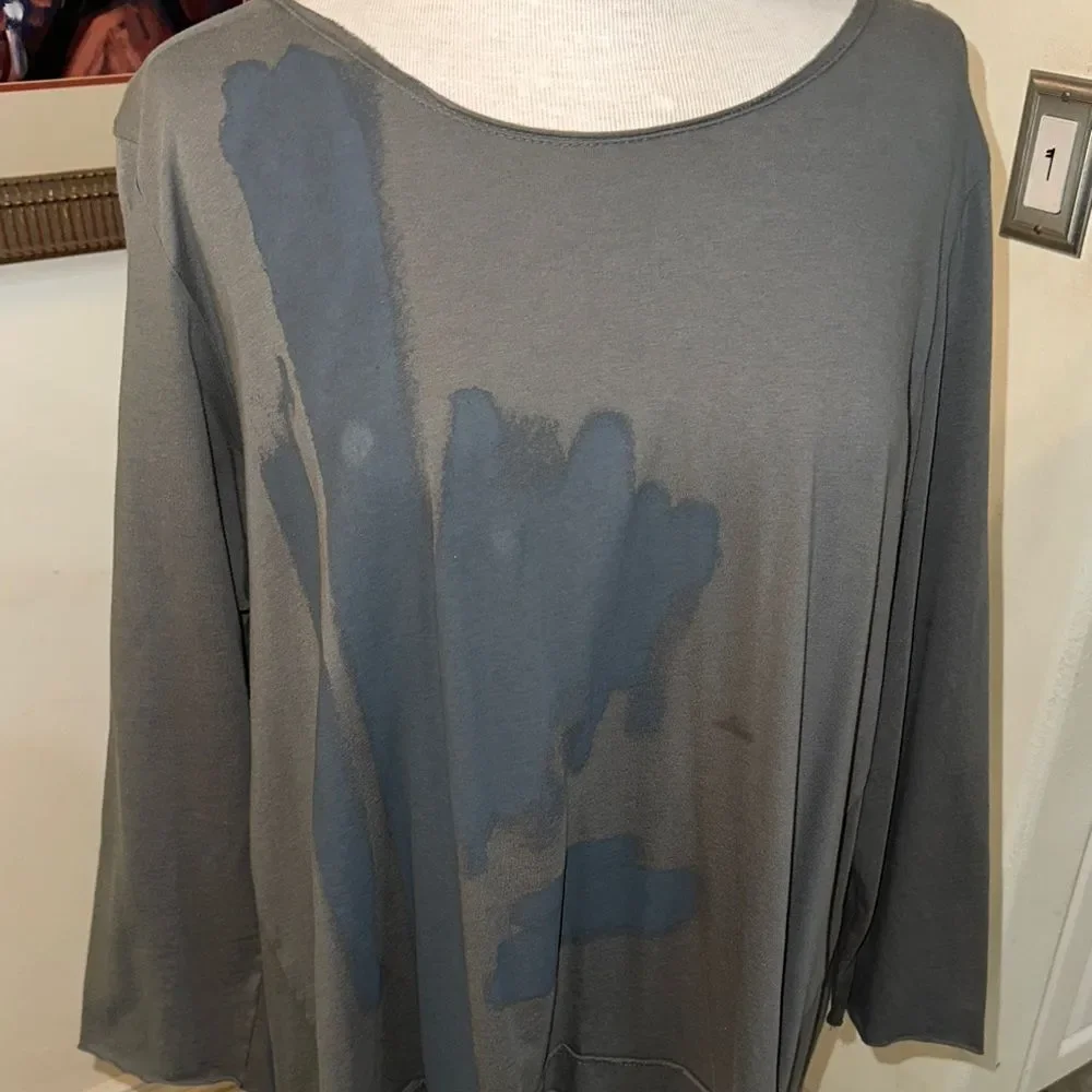 LUUKAA Green Top w/ Graphic Design Size 18 - Picture 4 of 11